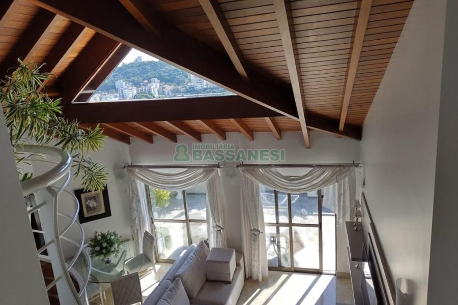 Apartamento com 245m², 3 dormitórios, 2 vagas, no bairro Centro em Caxias do Sul para Alugar ou Comprar