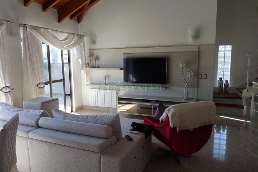 Apartamento com 245m², 3 dormitórios, 2 vagas, no bairro Centro em Caxias do Sul para Alugar ou Comprar