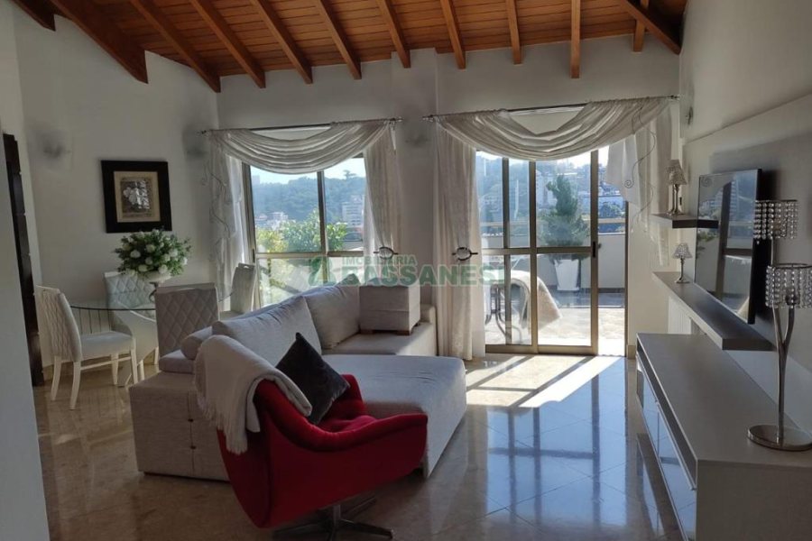 Apartamento com 245m², 3 dormitórios, 2 vagas, no bairro Centro em Caxias do Sul para Alugar ou Comprar