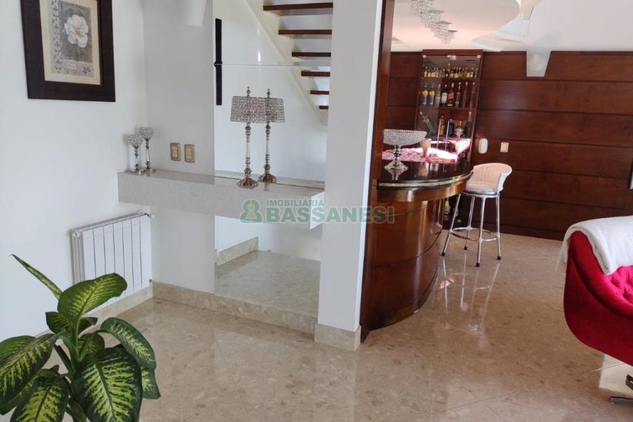 Apartamento com 245m², 3 dormitórios, 2 vagas, no bairro Centro em Caxias do Sul para Alugar ou Comprar