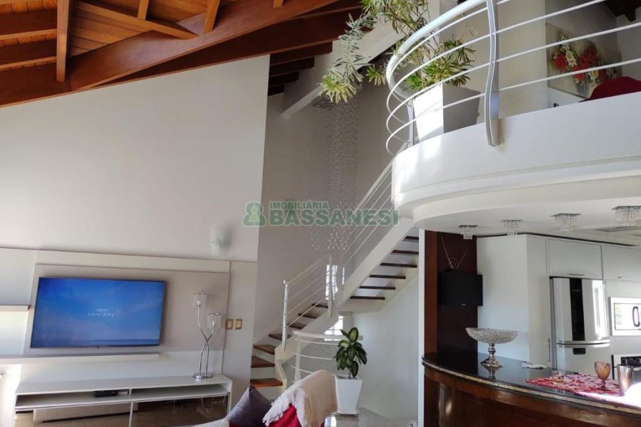 Apartamento com 245m², 3 dormitórios, 2 vagas, no bairro Centro em Caxias do Sul para Alugar ou Comprar