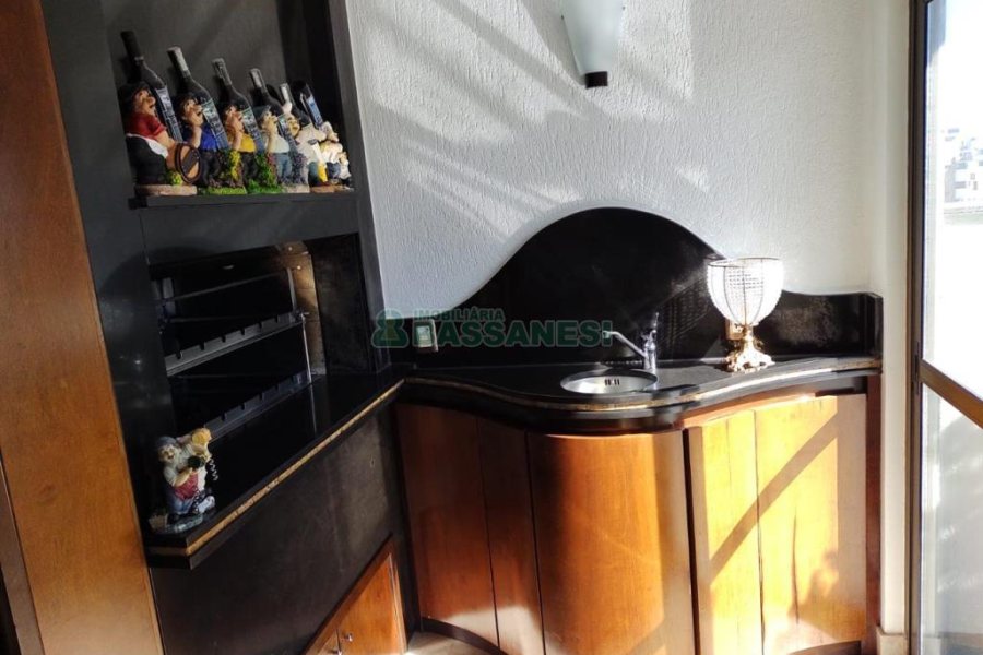 Apartamento com 245m², 3 dormitórios, 2 vagas, no bairro Centro em Caxias do Sul para Alugar ou Comprar