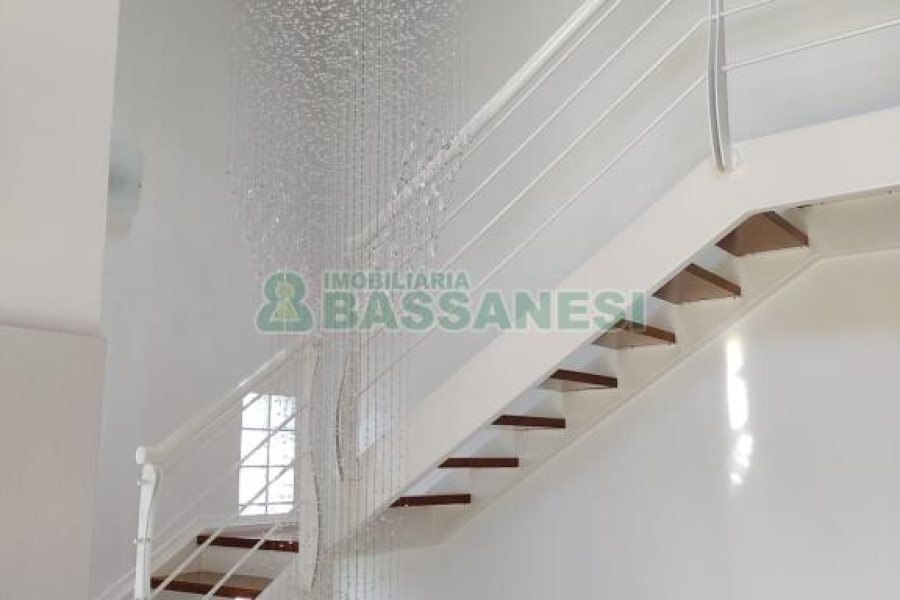 Apartamento com 245m², 3 dormitórios, 2 vagas, no bairro Centro em Caxias do Sul para Alugar ou Comprar