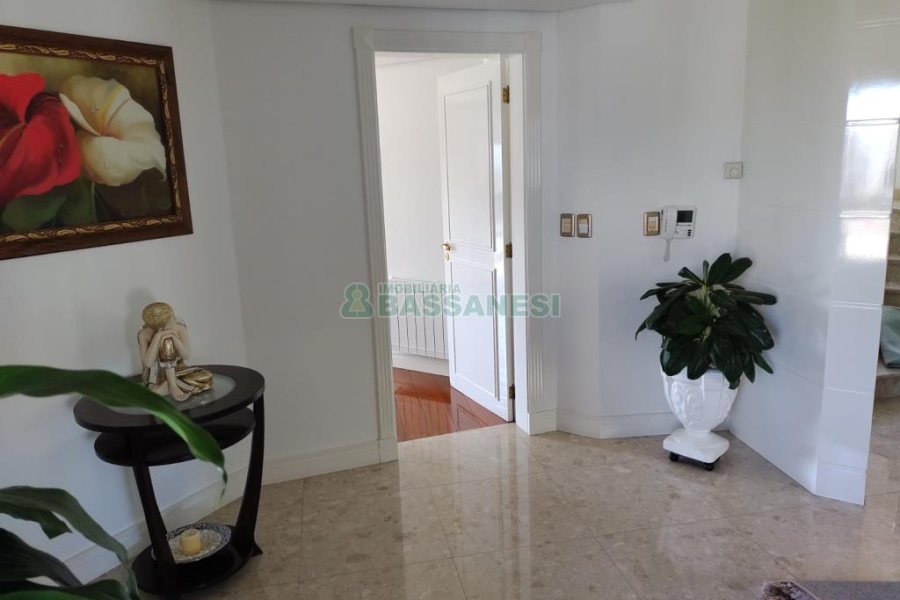 Apartamento com 245m², 3 dormitórios, 2 vagas, no bairro Centro em Caxias do Sul para Alugar ou Comprar