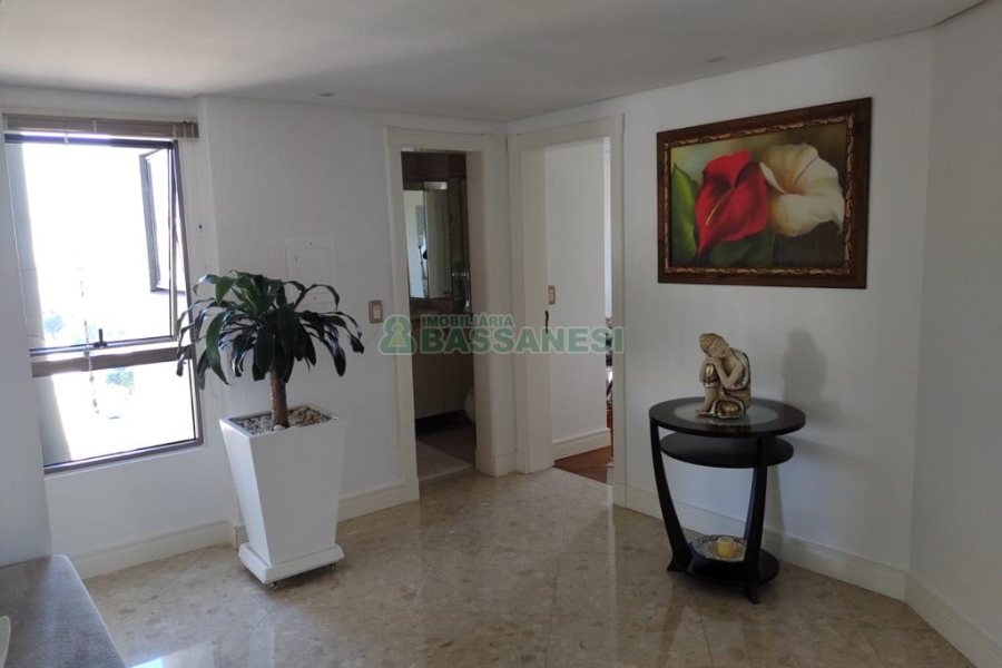 Apartamento com 245m², 3 dormitórios, 2 vagas, no bairro Centro em Caxias do Sul para Alugar ou Comprar