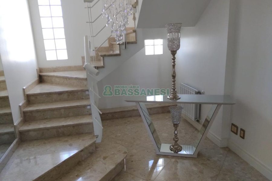 Apartamento com 245m², 3 dormitórios, 2 vagas, no bairro Centro em Caxias do Sul para Alugar ou Comprar