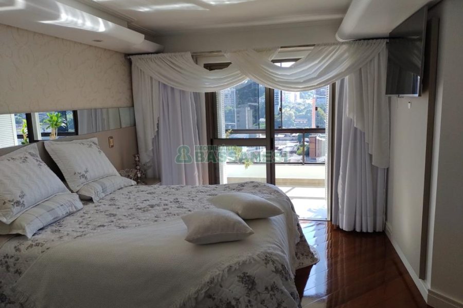 Apartamento com 245m², 3 dormitórios, 2 vagas, no bairro Centro em Caxias do Sul para Alugar ou Comprar