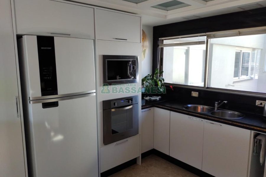 Apartamento com 245m², 3 dormitórios, 2 vagas, no bairro Centro em Caxias do Sul para Alugar ou Comprar