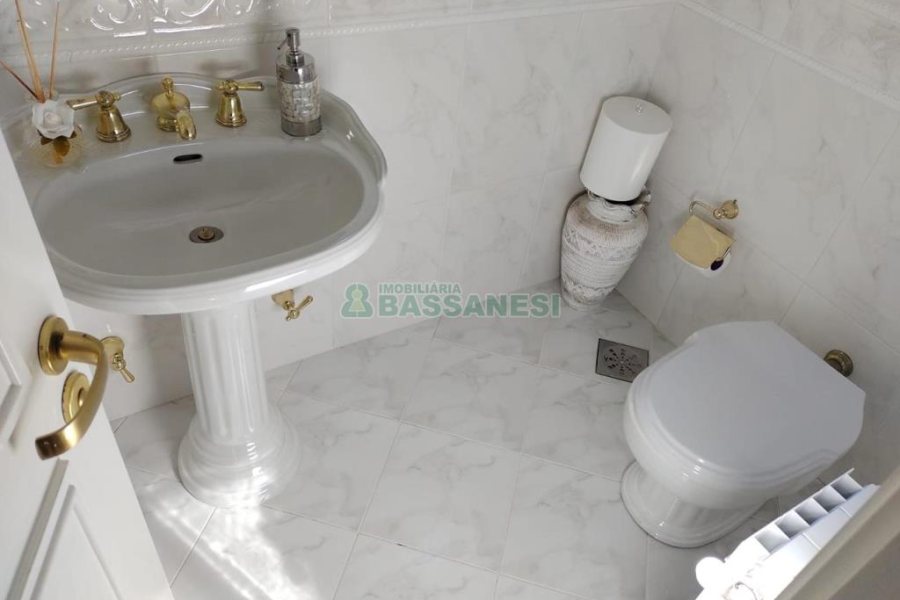 Apartamento com 245m², 3 dormitórios, 2 vagas, no bairro Centro em Caxias do Sul para Alugar ou Comprar