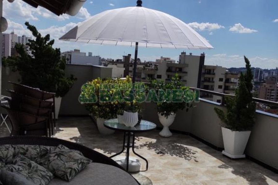 Apartamento com 245m², 3 dormitórios, 2 vagas, no bairro Centro em Caxias do Sul para Alugar ou Comprar