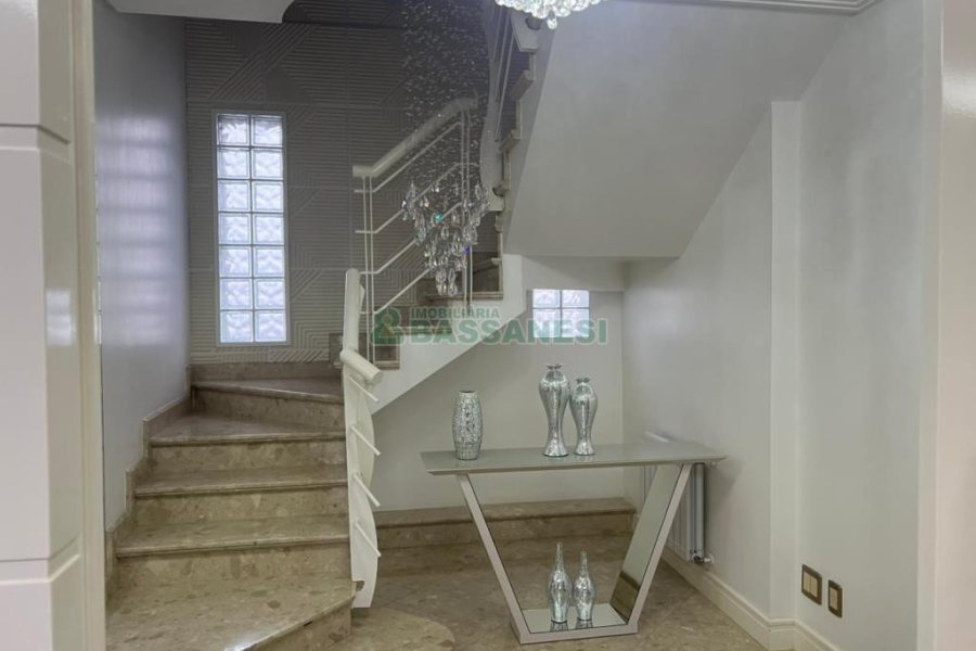 Apartamento com 245m², 3 dormitórios, 2 vagas, no bairro Centro em Caxias do Sul para Alugar ou Comprar