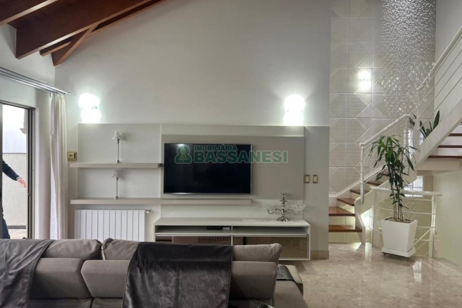 Apartamento com 245m², 3 dormitórios, 2 vagas, no bairro Centro em Caxias do Sul para Alugar ou Comprar