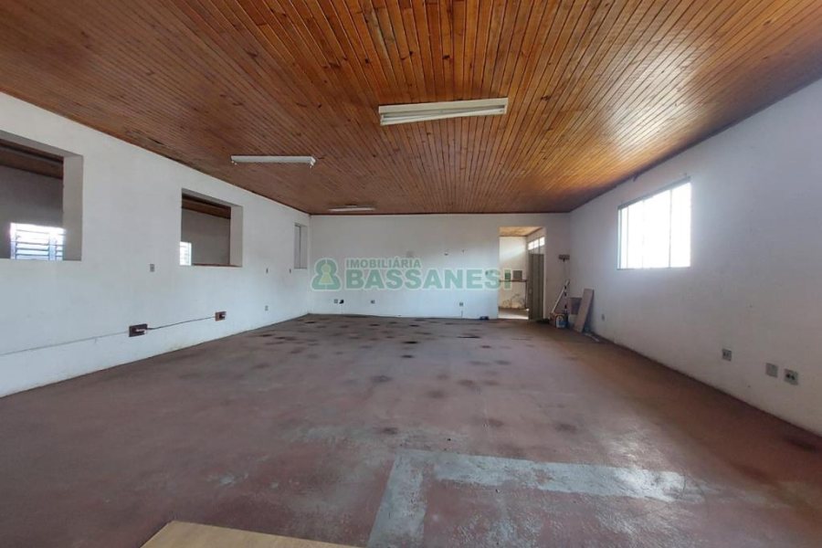Pavilhão com 520m², no bairro Pio X em Caxias do Sul para Comprar