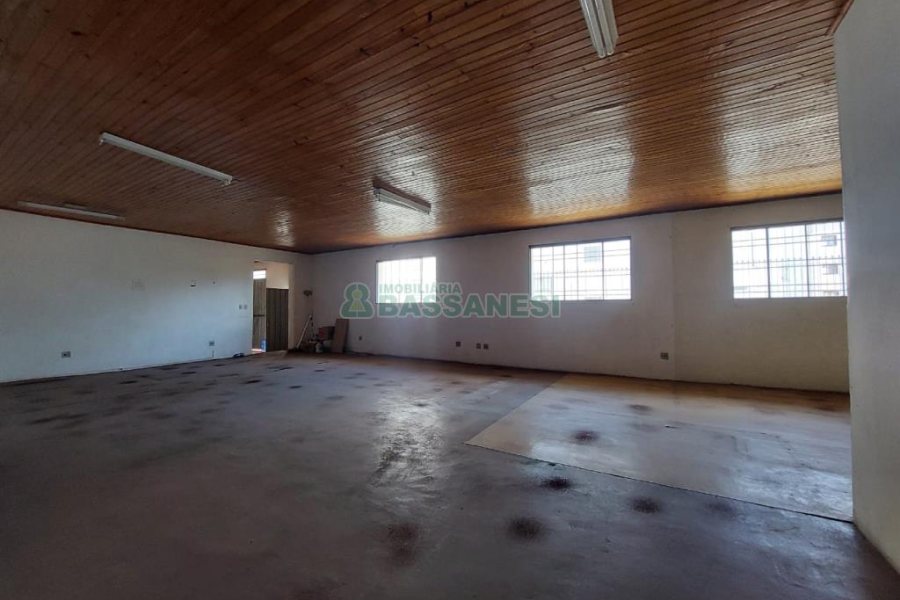 Pavilhão com 520m², no bairro Pio X em Caxias do Sul para Comprar