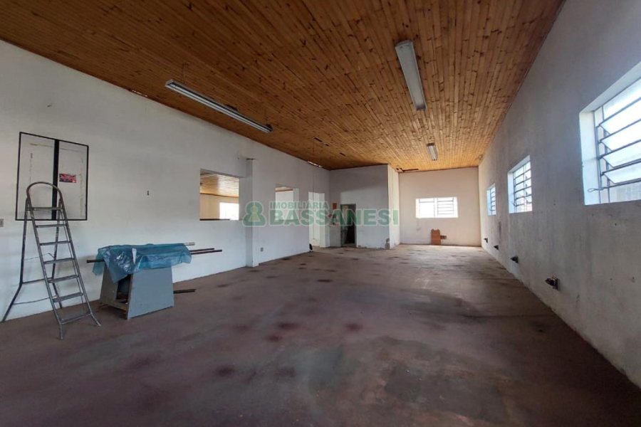 Pavilhão com 520m², no bairro Pio X em Caxias do Sul para Comprar