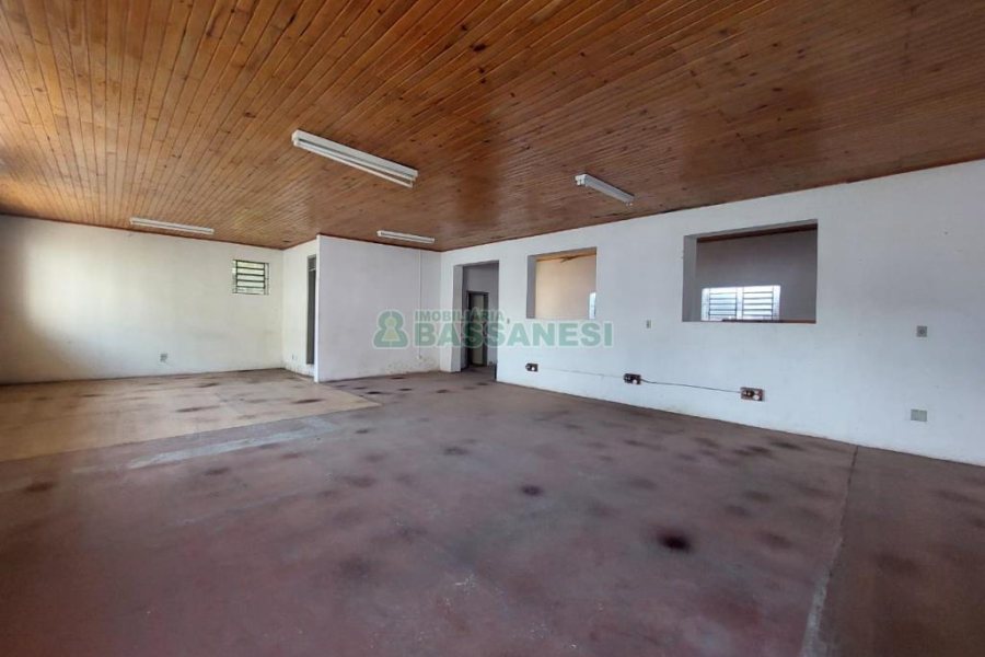 Pavilhão com 520m², no bairro Pio X em Caxias do Sul para Comprar
