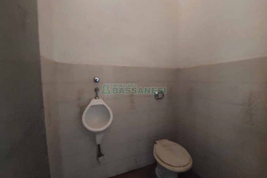 Pavilhão com 520m², no bairro Pio X em Caxias do Sul para Comprar