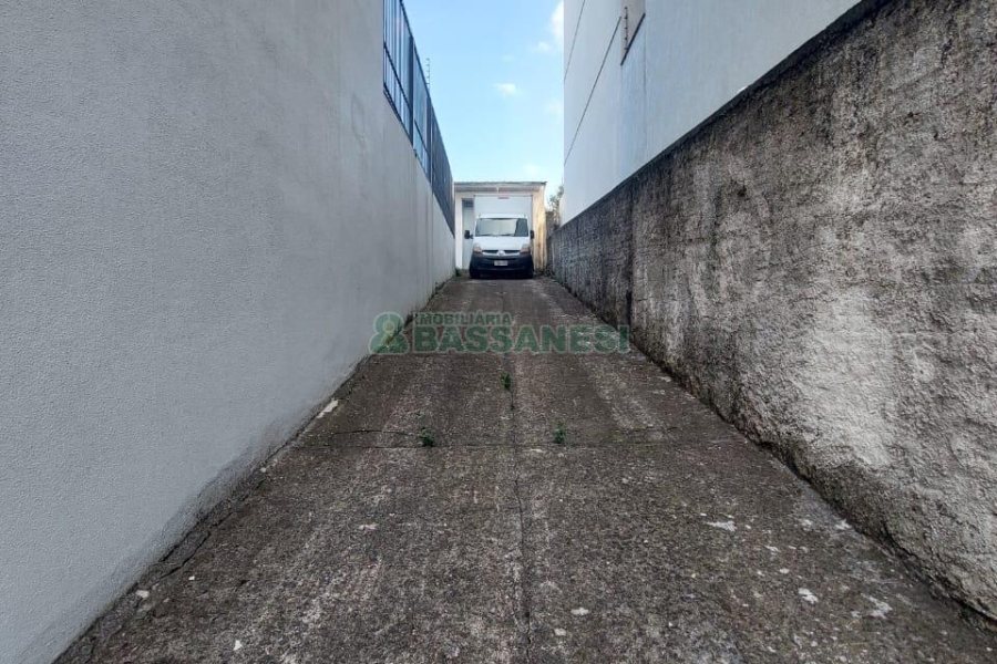 Pavilhão com 520m², no bairro Pio X em Caxias do Sul para Comprar