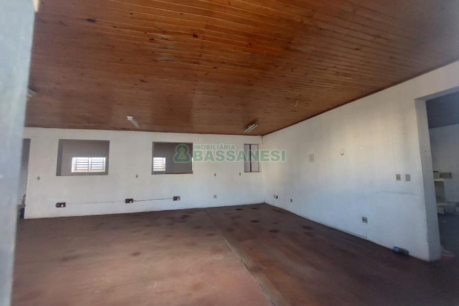 Pavilhão com 520m², no bairro Pio X em Caxias do Sul para Comprar