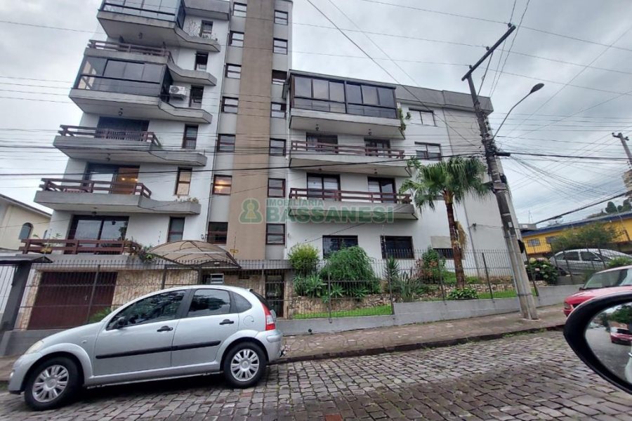 Apartamento com 139m², 3 dormitórios, 1 vaga, no bairro Medianeira em Caxias do Sul para Comprar