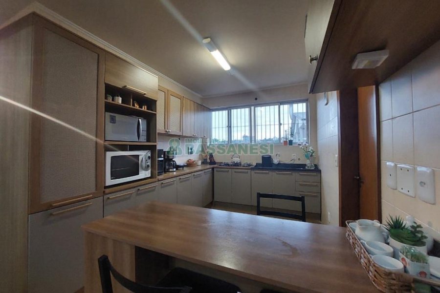 Apartamento com 139m², 3 dormitórios, 1 vaga, no bairro Medianeira em Caxias do Sul para Comprar