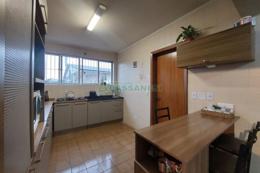 Apartamento com 139m², 3 dormitórios, 1 vaga, no bairro Medianeira em Caxias do Sul para Comprar