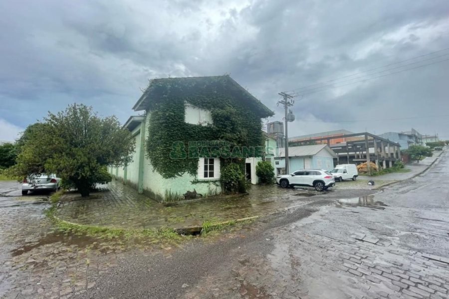 Pavilhão com 700m², no bairro Desvio Rizzo em Caxias do Sul para Comprar
