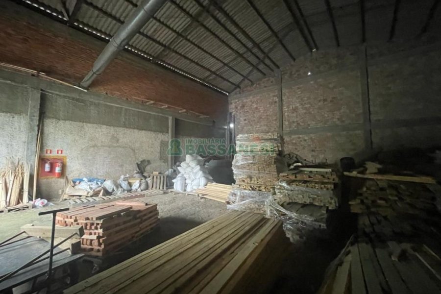 Pavilhão com 700m², no bairro Desvio Rizzo em Caxias do Sul para Comprar