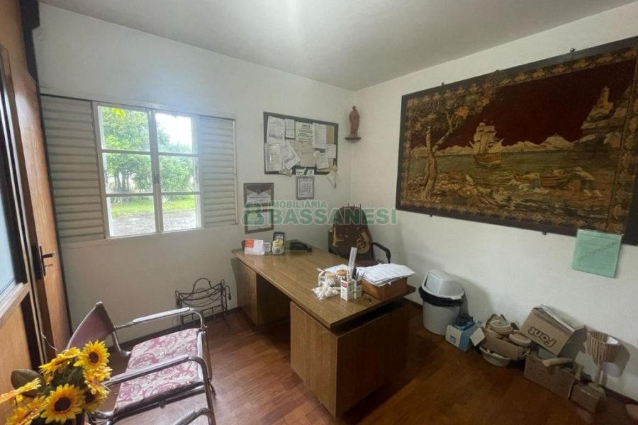 Pavilhão com 700m², no bairro Desvio Rizzo em Caxias do Sul para Comprar