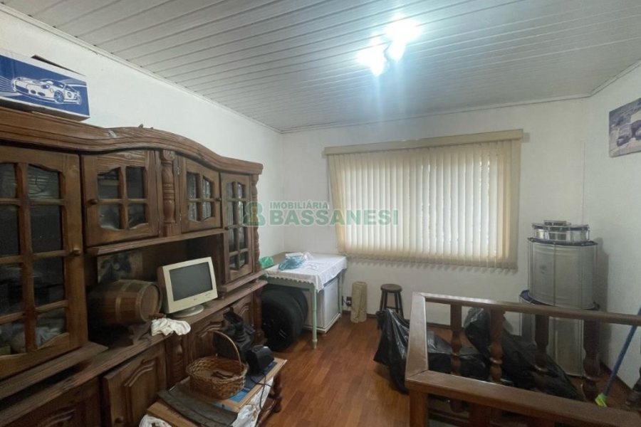 Pavilhão com 700m², no bairro Desvio Rizzo em Caxias do Sul para Comprar