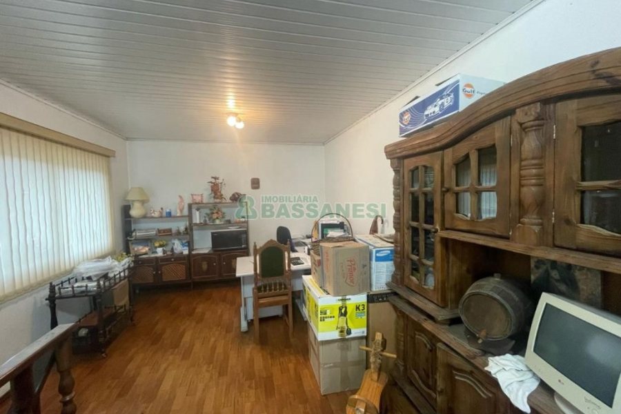 Pavilhão com 700m², no bairro Desvio Rizzo em Caxias do Sul para Comprar