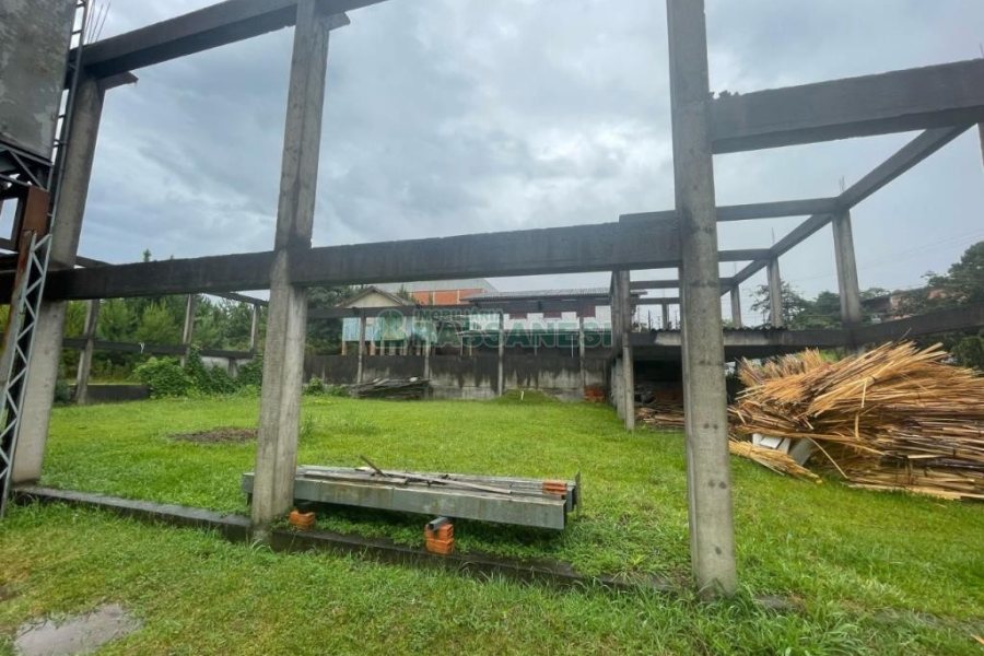 Pavilhão com 700m², no bairro Desvio Rizzo em Caxias do Sul para Comprar