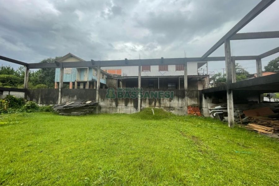 Pavilhão com 700m², no bairro Desvio Rizzo em Caxias do Sul para Comprar