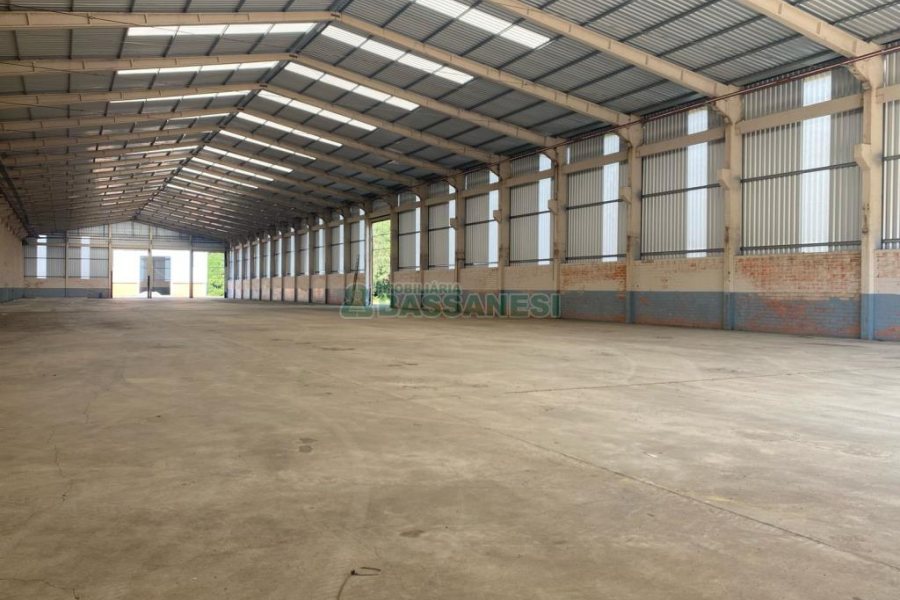 Pavilhão com 1375m², no bairro Otavio Rocha em Flores da Cunha para Alugar