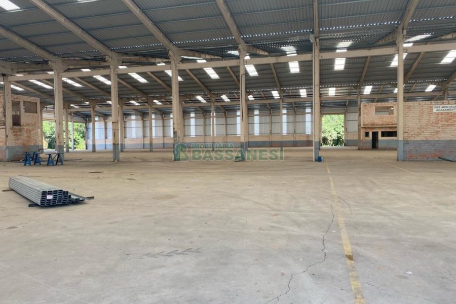 Pavilhão com 1375m², no bairro Otavio Rocha em Flores da Cunha para Alugar