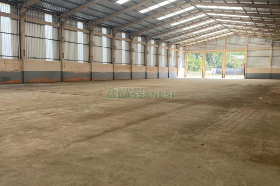 Pavilhão com 1375m², no bairro Otavio Rocha em Flores da Cunha para Alugar