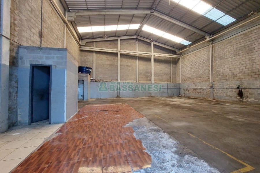 Pavilhão com 228m², no bairro Jardim Eldorado em Caxias do Sul para Alugar