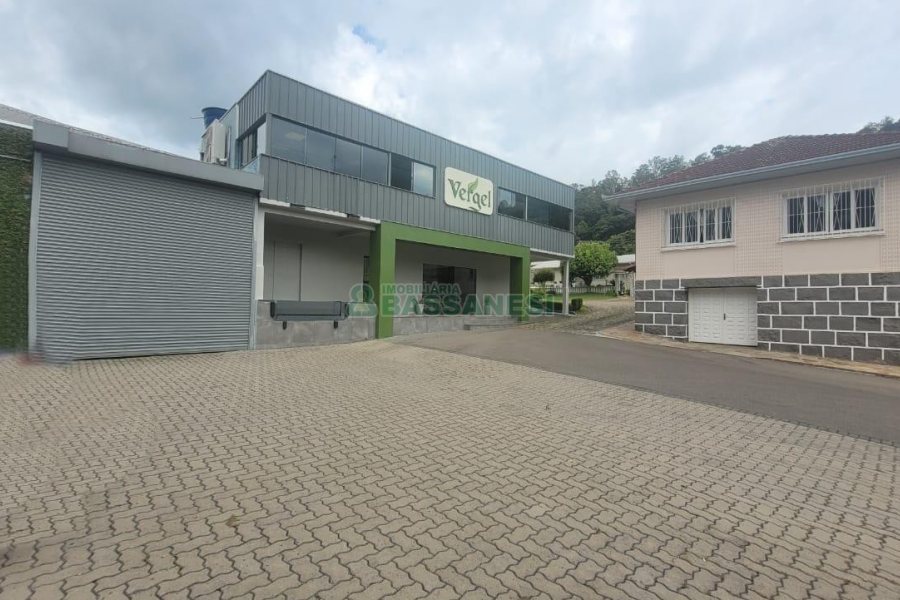 Pavilhão com 1000m², no bairro Maestra em Caxias do Sul para Alugar