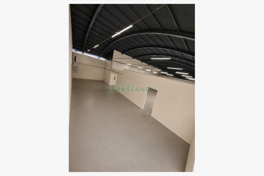 Pavilhão com 1000m², no bairro Maestra em Caxias do Sul para Alugar