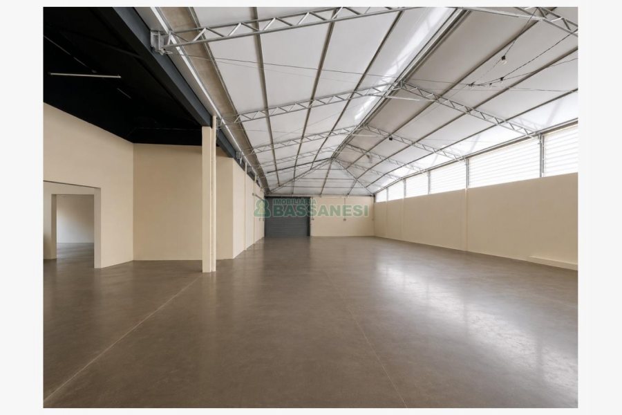 Pavilhão com 1000m², no bairro Maestra em Caxias do Sul para Alugar