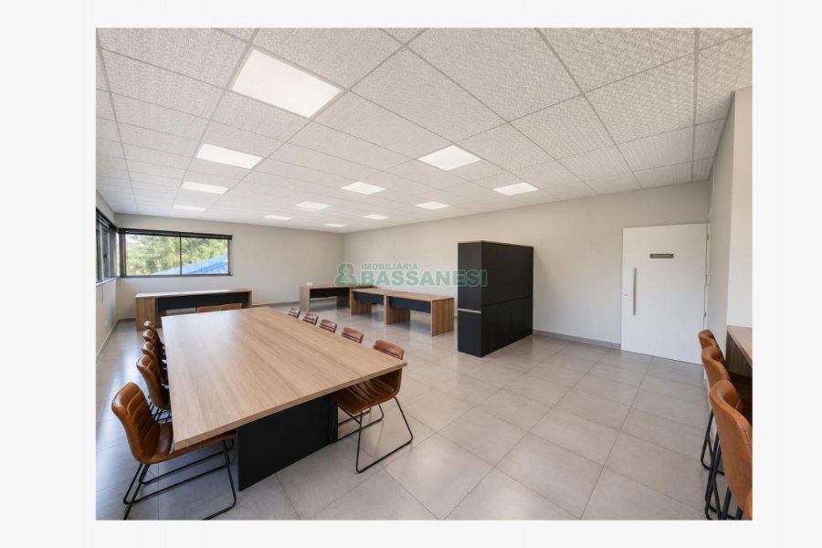 Pavilhão com 1000m², no bairro Maestra em Caxias do Sul para Alugar