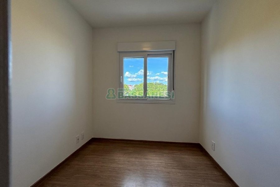 Apto Mobiliado com 68m², 2 dormitórios, 2 vagas, no bairro Madureira em Caxias do Sul para Alugar