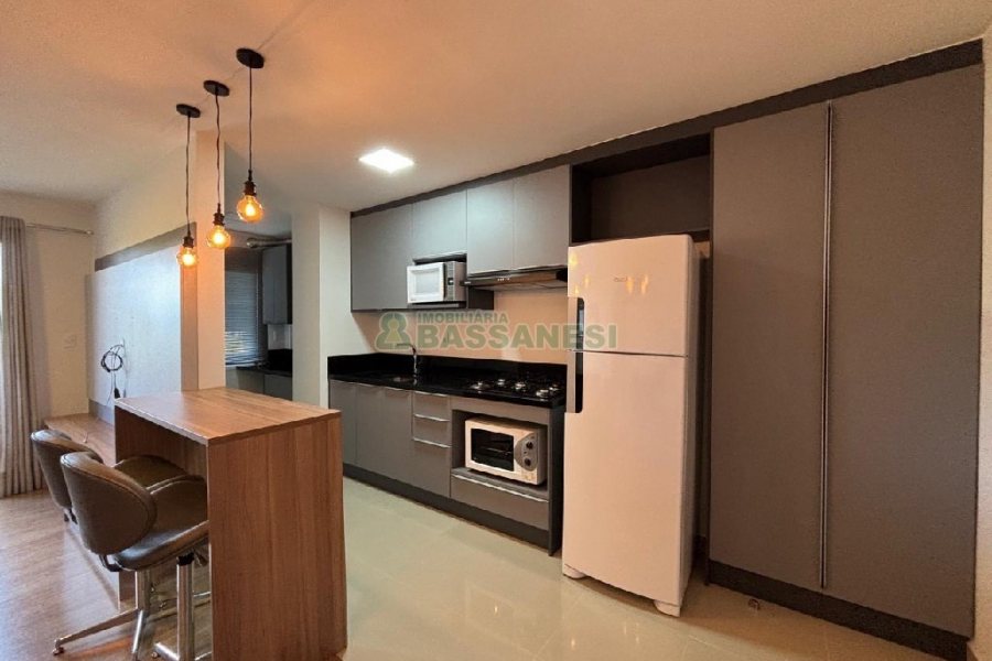 Apto Mobiliado com 68m², 2 dormitórios, 2 vagas, no bairro Madureira em Caxias do Sul para Alugar