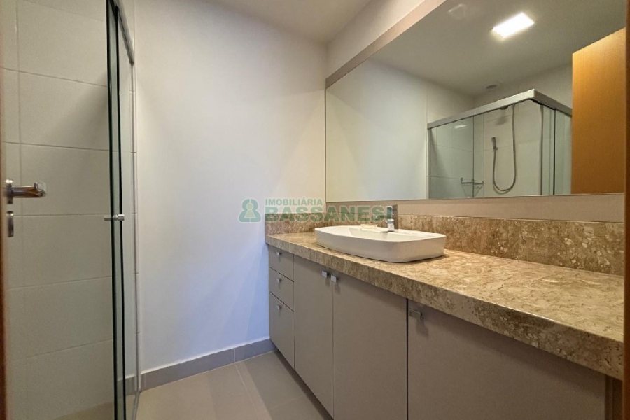 Apto Mobiliado com 68m², 2 dormitórios, 2 vagas, no bairro Madureira em Caxias do Sul para Alugar