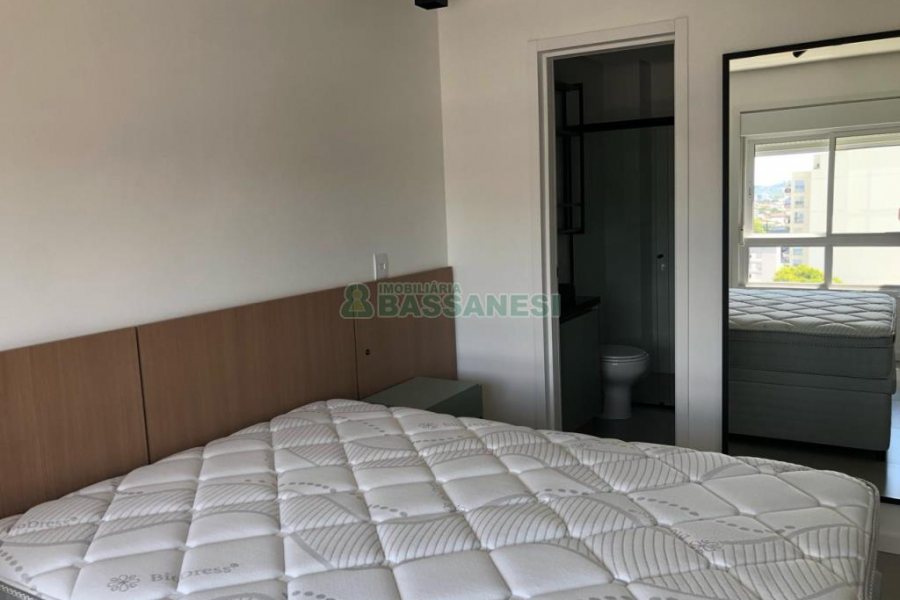 Apto Mobiliado com 42m², 1 dormitório, 1 vaga, no bairro Lourdes em Caxias do Sul para Alugar