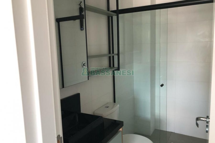 Apto Mobiliado com 42m², 1 dormitório, 1 vaga, no bairro Lourdes em Caxias do Sul para Alugar
