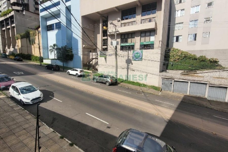 Apartamento com 76m², 2 dormitórios, 1 vaga, no bairro Madureira em Caxias do Sul para Alugar