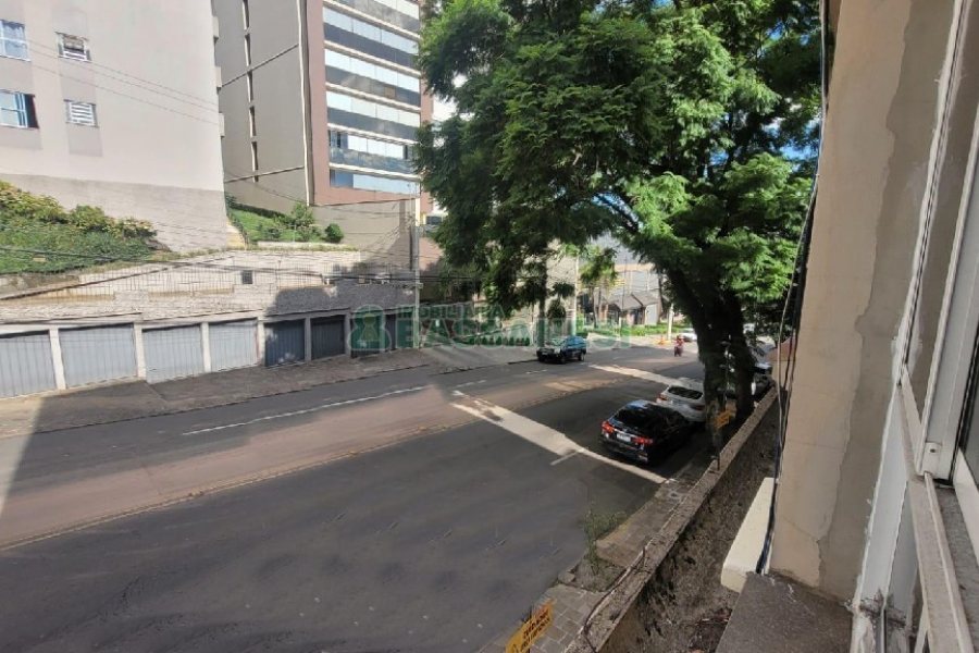 Apartamento com 76m², 2 dormitórios, 1 vaga, no bairro Madureira em Caxias do Sul para Alugar