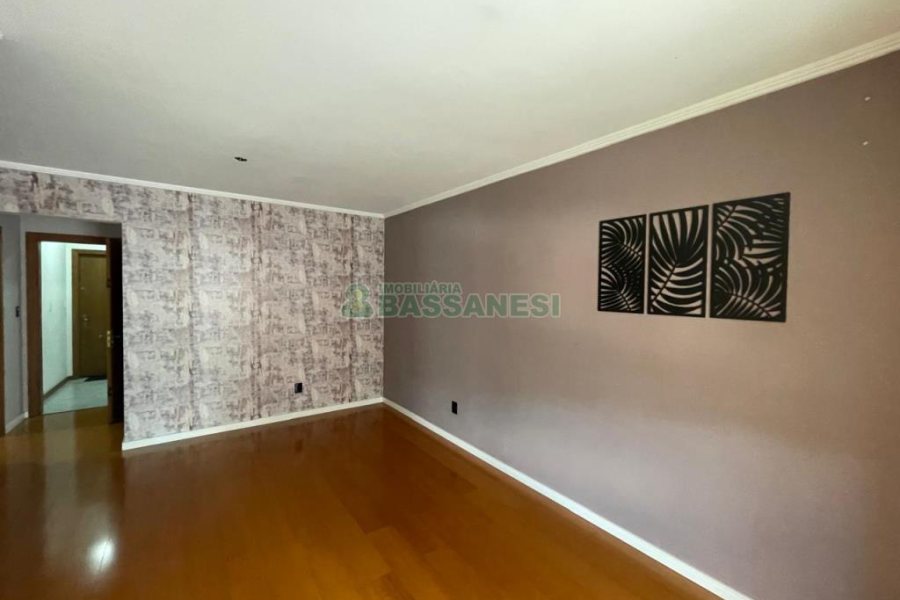 Apartamento com 80m², 2 dormitórios, 1 vaga, no bairro Pio X em Caxias do Sul para Comprar