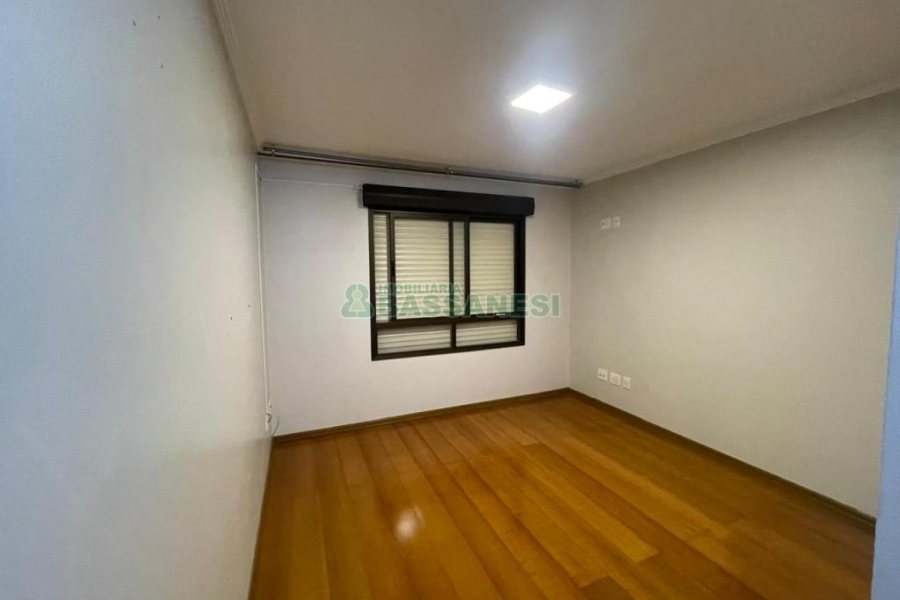Apartamento com 80m², 2 dormitórios, 1 vaga, no bairro Pio X em Caxias do Sul para Comprar